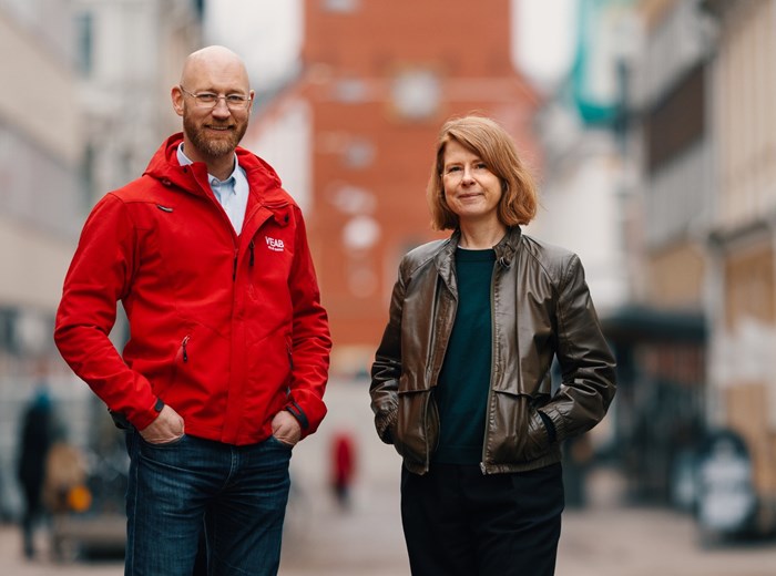  Sandgärdsgatan är en gata med kulturhistoriska värden och utformningen är viktig. På bild Arkitektbolagets Karin Hård af Segerstad och Växjö Energis Daniel Sjödén.